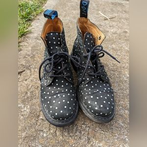 Like New rare discontinued Fluevog 5 eye Derby Swirl combat boots size 8 women's